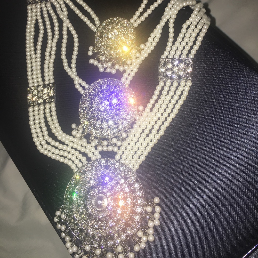 Indian/Pakistani,Necklace w/earrings & teeka